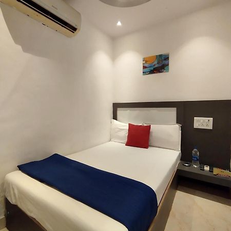 Hotel Aspen Мумбай Екстериор снимка