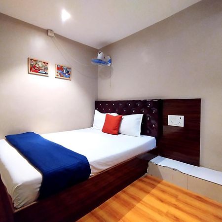 Hotel Aspen Мумбай Екстериор снимка