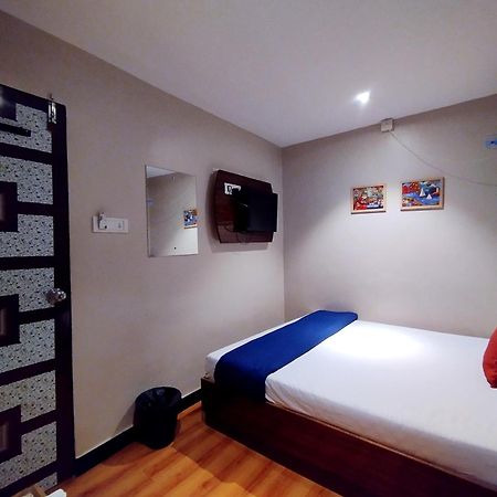 Hotel Aspen Мумбай Екстериор снимка