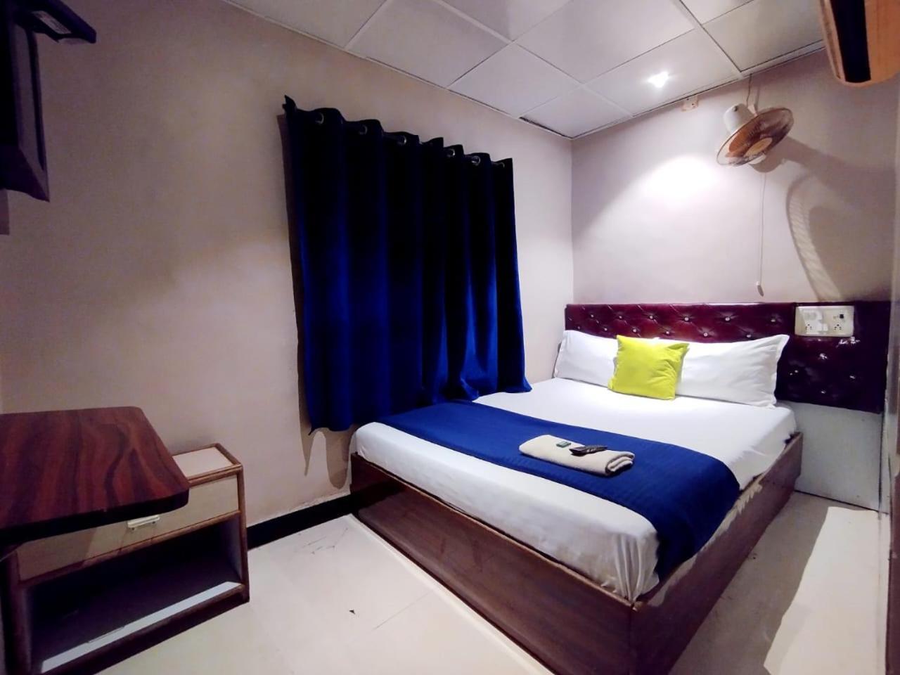 Hotel Aspen Мумбай Екстериор снимка