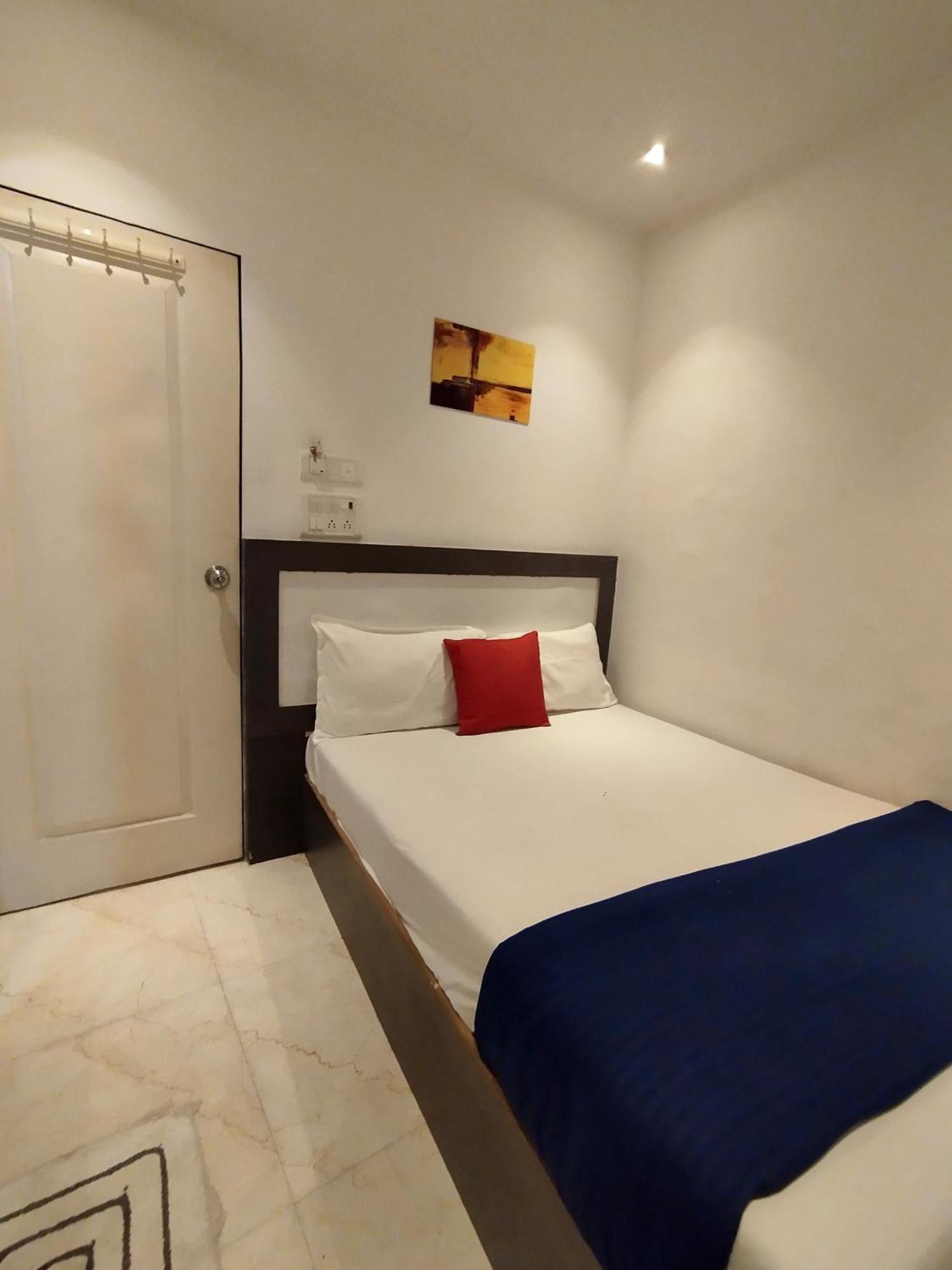 Hotel Aspen Мумбай Екстериор снимка