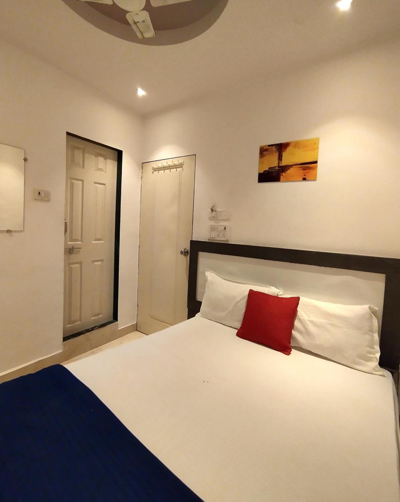 Hotel Aspen Мумбай Екстериор снимка