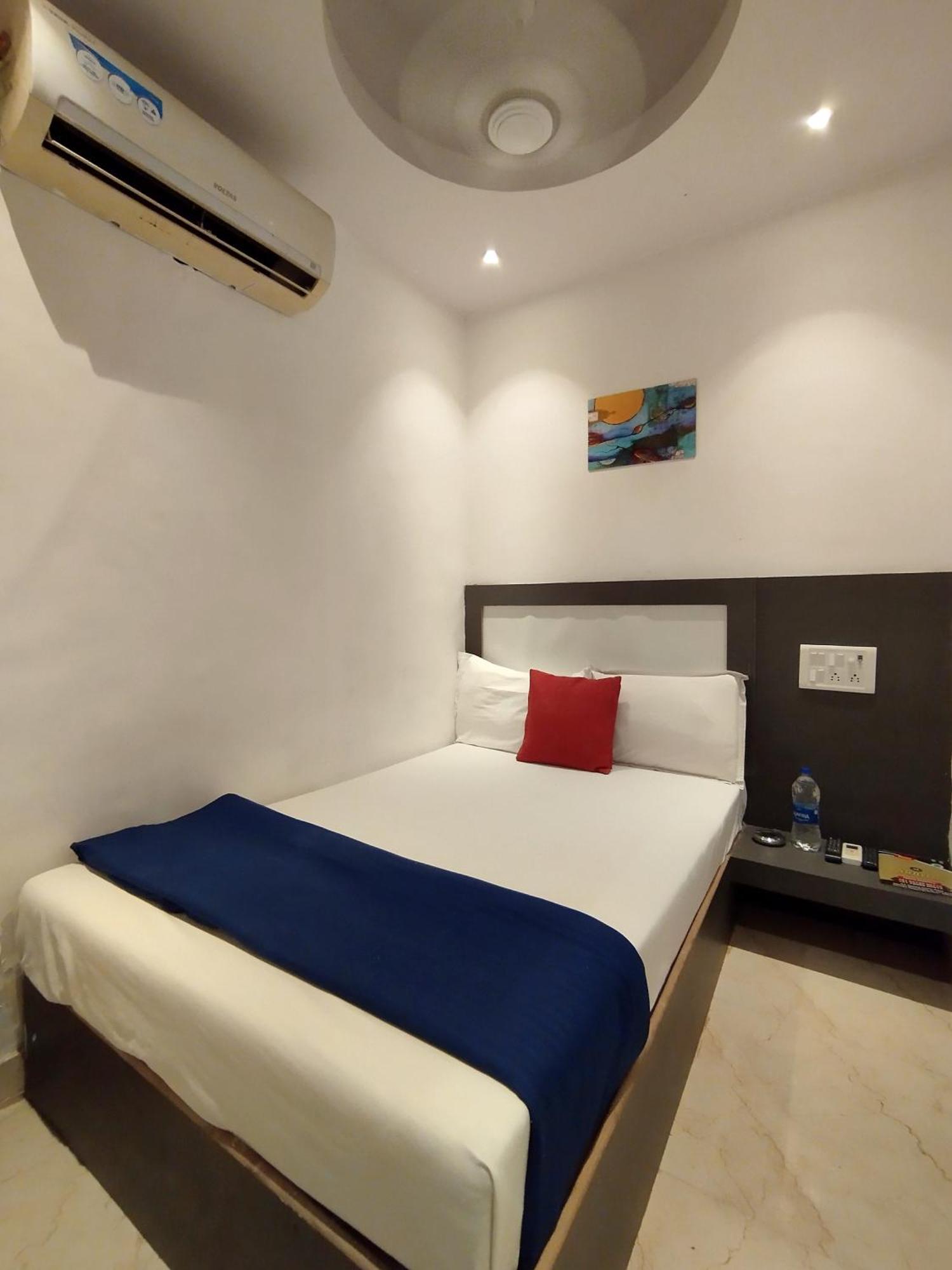 Hotel Aspen Мумбай Екстериор снимка