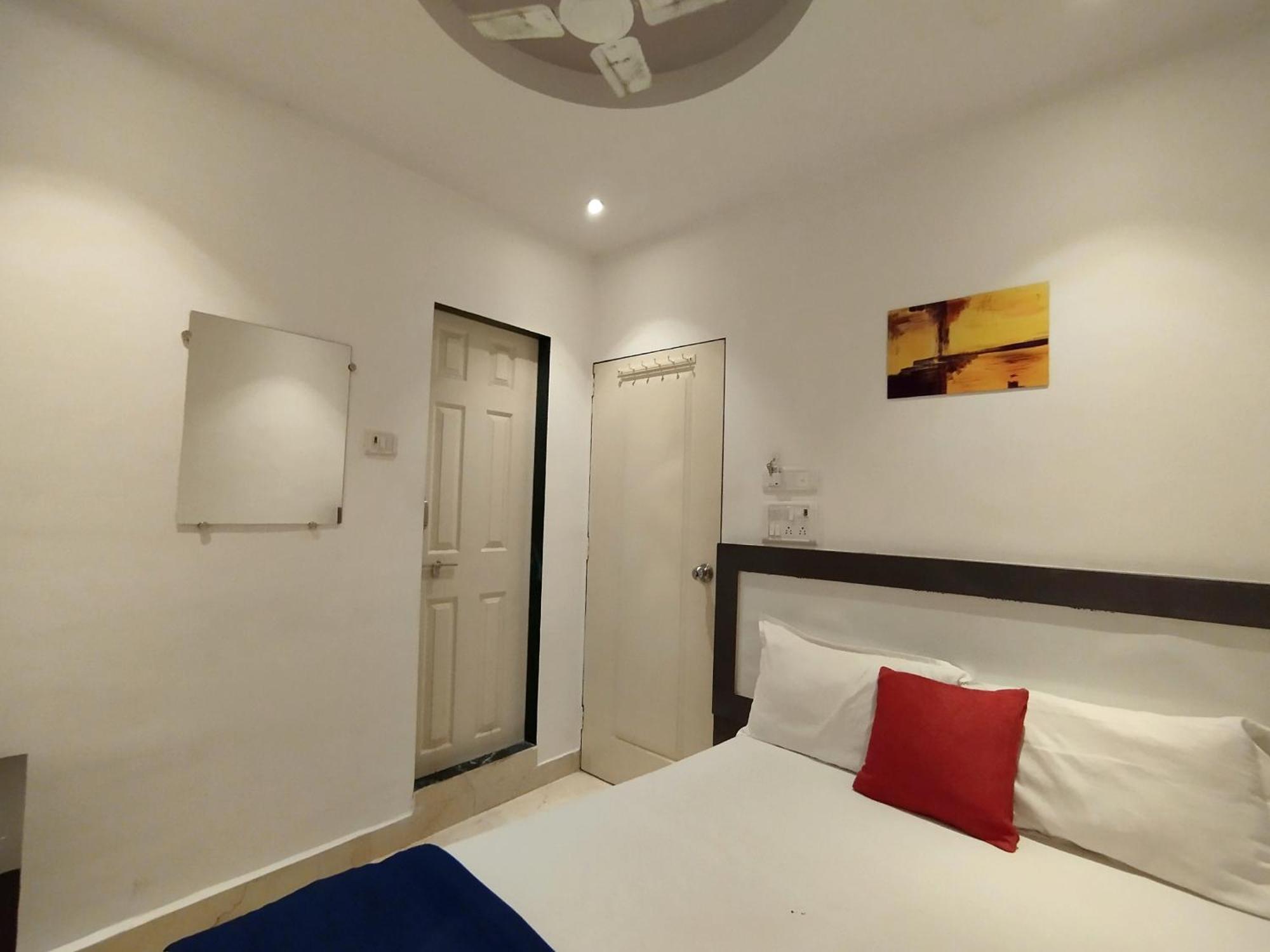Hotel Aspen Мумбай Екстериор снимка